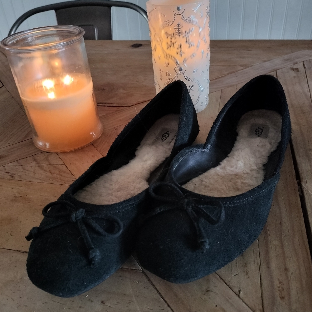 Ugg black suede wool lined flats size 9 rubber sole. Light wear on sole/wool.